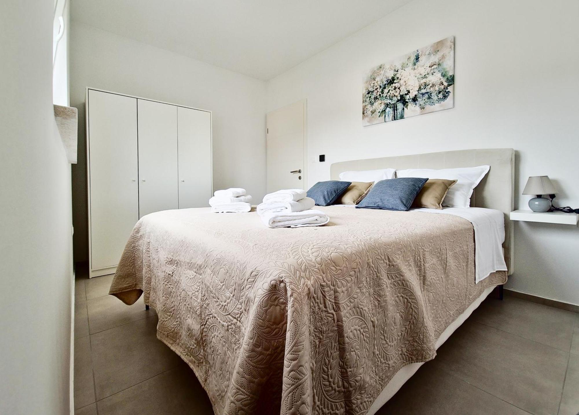 פולה Apartments Laura & Nino מראה חיצוני תמונה