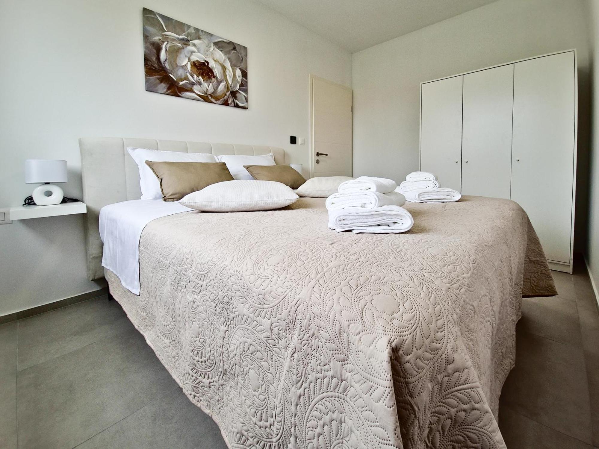 פולה Apartments Laura & Nino מראה חיצוני תמונה